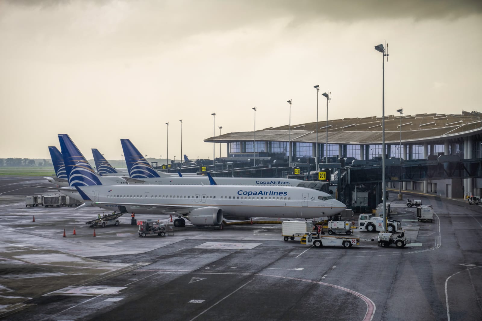 John Acosta Vox, Debate tasa aeroportuaria PTY